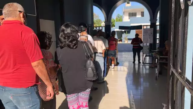 Ciudadanos acudieron desde muy temprano para participar en este ejercicio democrático