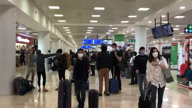 En el Día de los Enamorados, los pasajeros debieron esperar la hora en la que sería reporgramadó su salida desde Cancún