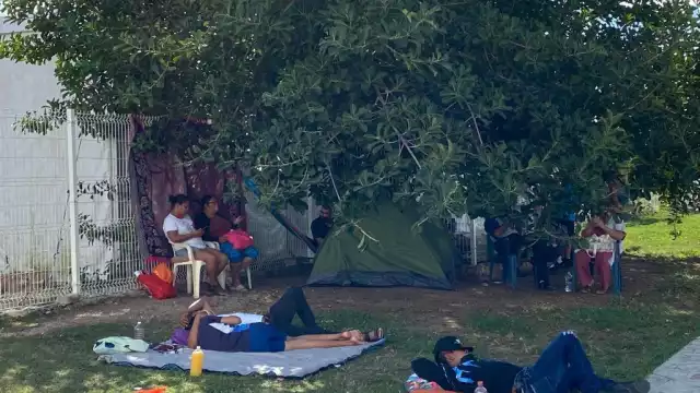 Las familias reprochan que solo dos veces al día dan información, a las 10 u 11 de la mañana dependiendo el área donde esté el paciente