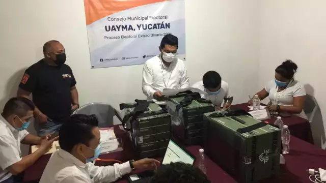 El Consejo Electoral del IEPAC en Uayma revisó los paquetes electorales custodiados por elementos del la Guardia Nacional y SSP