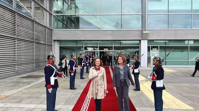 Beatriz Gutiérrez Müller y Marcelo Ebrard acuden a toma de protesta de Gustavo Petro en Colombia