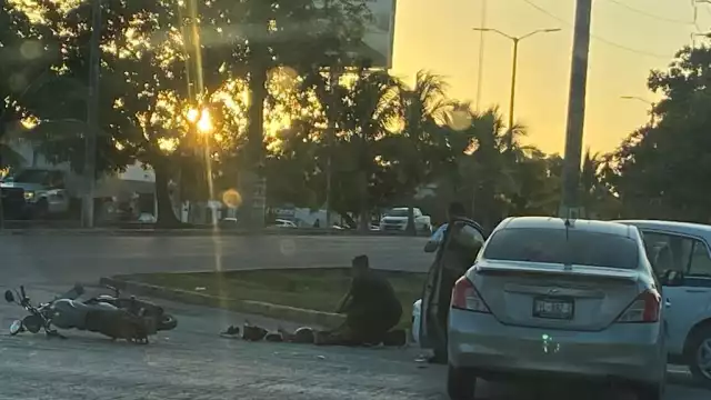 El taxista y el conductor del otro auto involucrado en el accidente, se detuvieron en el área en espera de las autoridades