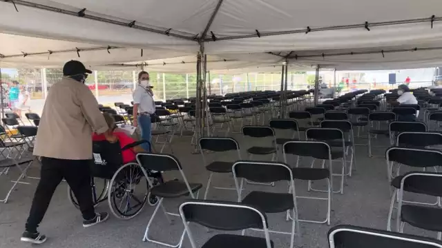 Adultos mayores no acuden a vacunarse contra el COVID-19 en Cancún