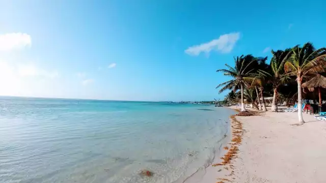 Mahahual tiene una de las playas públicas más grandes de Quintana Roo
