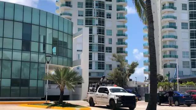 Los detenidos fueron llevados a las instalaciones de la Fiscalía General de Quintana Roo en Cancún, donde permanecen hasta el momento