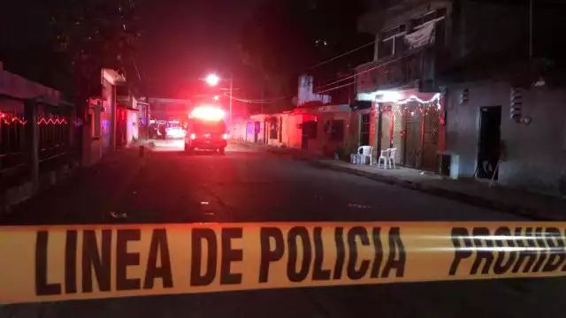 El hombre quedó tendido mientras los agresores huían en una motocicleta, a la avenida Tulum, sin que la policía pudiera detenerlos