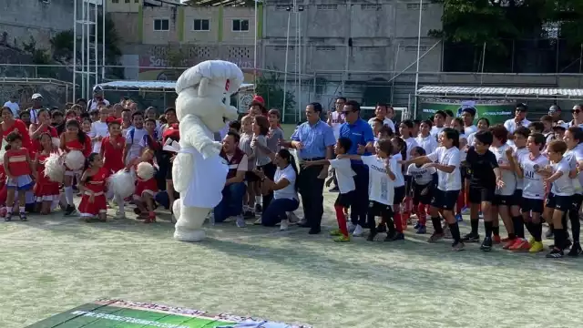 Al final de la competencia se entregarán trofeos al primero, segundo y tercer lugar