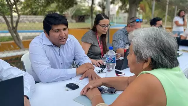 Rogerio Castro atendió a las y los vecinos del fraccionamiento sobre el programa Responsabilidad Compartida