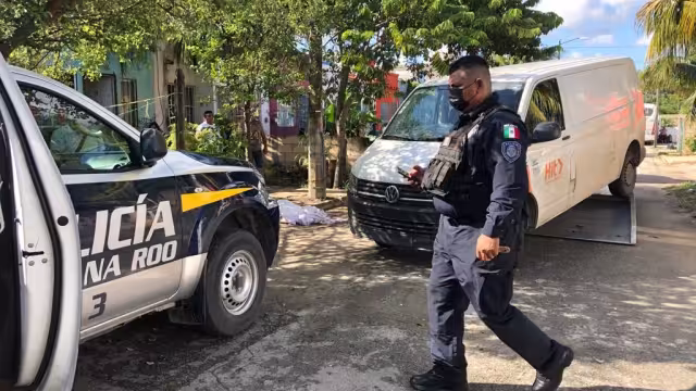 Durante la detención del hombre, se aseguró una mini van color blanca, propiedad del aprehendido en Cancún