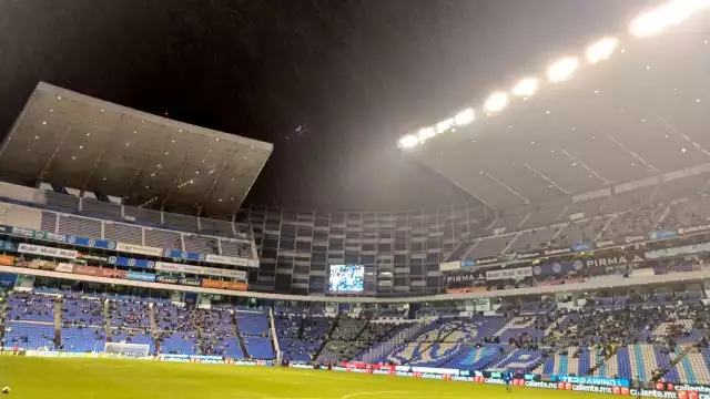 Luce vacio el estadio de Puebla