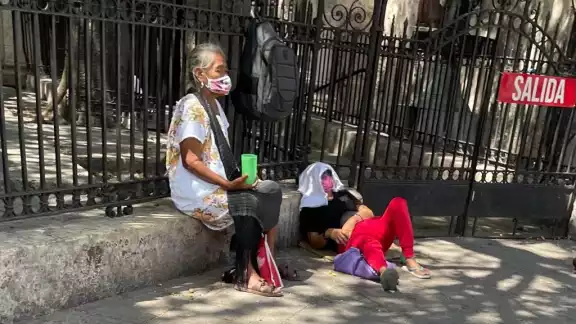 Más de 40 mujeres de la calle se quedaron sin festejar Más de 40 mujeres de la calle se quedaron sin festejar