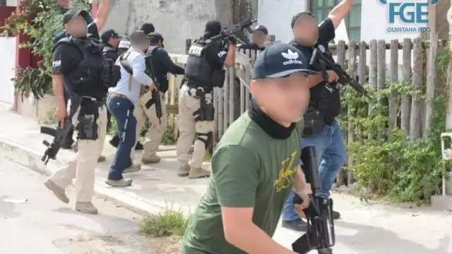 FGE de Quintana Roo detiene a tres hombres tras robo a establecimiento