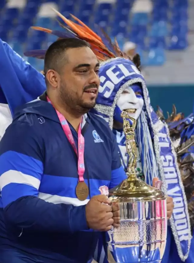 La primera contratación del equipo para el siguiente torneo fue Rivera.