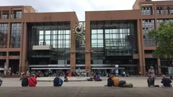 Algunos trenes fueron desviados a otros puntos de la ciudad. Foto: Internet Algunos trenes fueron desviados a otros puntos de la ciudad. Foto: Internet