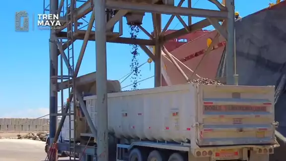 El balasto llegó en dos viajes al puerto de Progreso durante los días recientes El balasto llegó en dos viajes al puerto de Progreso durante los días recientes