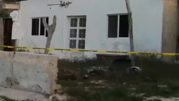 El domicilio fue acordonado por las autoridades. Foto: Por Esto! El domicilio fue acordonado por las autoridades. Foto: Por Esto!