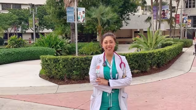 La doctora aseguró que solo son paciente y doctora. Foto: Especial