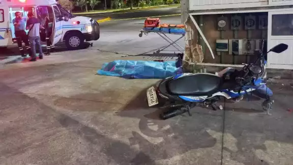 El motociclista murió instantáneamente tras chocar su moto en la Avenida Félix González Canto en Cozumel