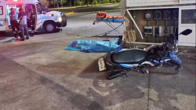 El motociclista murió instantáneamente tras chocar su moto en la Avenida Félix González Canto en Cozumel