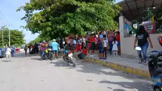 La Seduc estableció diálogo con padres de familia que tenían tomada la primaria Juan Escutia en Escárcega.