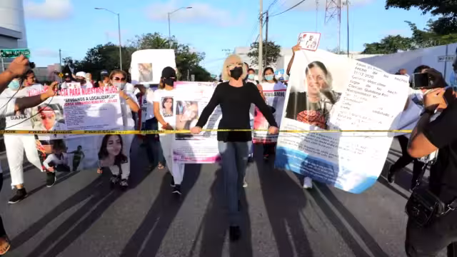 Pobladores de Akil y Tekax informaron que Joel Lizandro López Collí, Mauricio Alonzo y Sandi Chel pretendían emplearse como alarifes a fin de contribuir en el gasto en sus hogares