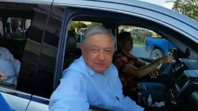 AMLO sobrevuela los tramos 5 y 6 del Tren Maya