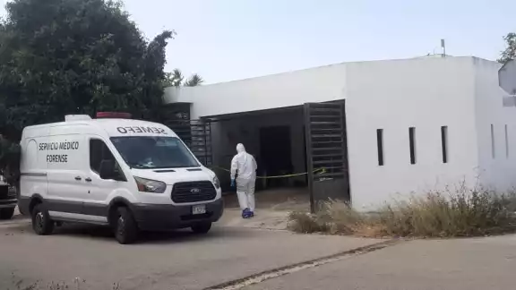 Joven encuentra el cuerpo de su padre en un charco de sangre en Los Héroes Joven encuentra el cuerpo de su padre en un charco de sangre en Los Héroes
