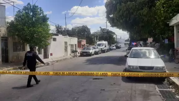 Los vecinos reportaron el fuerte aroma que salía de la casa Los vecinos reportaron el fuerte aroma que salía de la casa