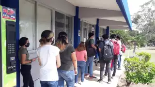 El número de estudiantes que perdieron su beca por negligencia de la administración, se duplicó en tan solo unaos días