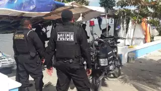 Mientras al paso de 10 minutos varias unidades preventivas y turísticas se arremolinaron al sitio, donde montaron un operativo de búsqueda por toda la zona costera
