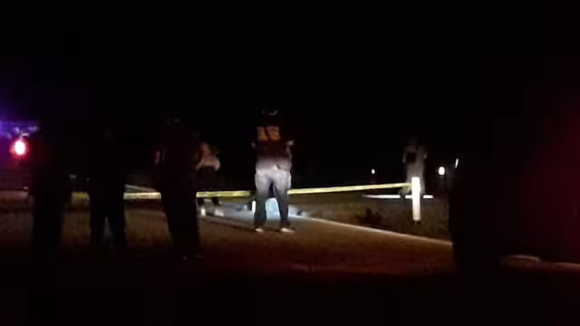 Debido al cierre de la carretera para preservar las escenas, algunos vehículos quedaron varados por casi dos horas. Foto: Por Esto!