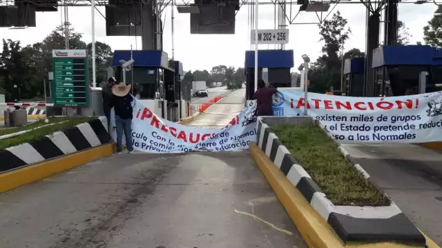 La toma de casetas forma parte del plan de acción acordado por la CNTE para este 13 y 14 de noviembre