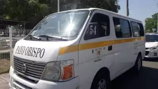 Choque vehicular en la colonia 8 de octubre de Chetumal deja daños materiales