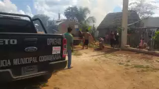 Policías municipales y el carro-pipa del Cuerpo de Bomberos llegaron al lugar y sofocaron las llamas en su totalidad