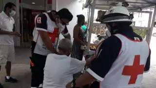 Vendedor de la tercera edad se desmaya en la vía pública en Ciudad del Carmen