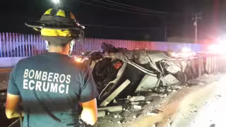 Por excesos, conductor causa graves daños en avenida de Ciudad del Carmen