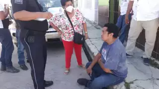 El hombre fue atendido por paramédicos de la Cruz Roja