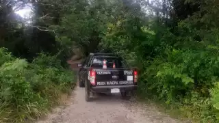 Transeúntes dieron parte a las autoridades sobre un hombre tirado en la carretera