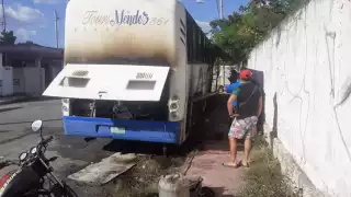 Mecánico herido por flamazo de un camión en Mérida; fue trasladado al hospital