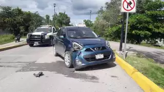 Aparatoso choque por no respetar un alto en Bacalar