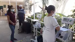 Los maestros pasan varios filtros antes de ser vacunados