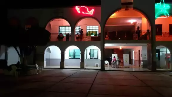 Al menos 100 trabajadores del Ayuntamiento de José María Morelos aún esperan el pago de sus quincenas Al menos 100 trabajadores del Ayuntamiento de José María Morelos aún esperan el pago de sus quincenas