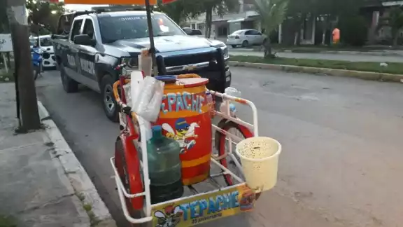 Del golpe, ambos vehículos sufrieron daños pero de menor cuantía, por lo consiguiente no hubo lesionados. Foto: Ramiro Can Del golpe, ambos vehículos sufrieron daños pero de menor cuantía, por lo consiguiente no hubo lesionados. Foto: Ramiro Can