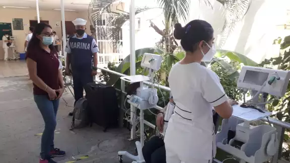 Los maestros pasan varios filtros antes de ser vacunados Los maestros pasan varios filtros antes de ser vacunados