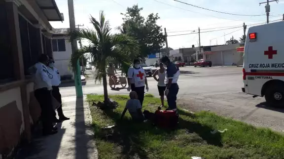 Ahí fue atendido por paramédicos de la Cruz Roja. Foto: Ramiro Can