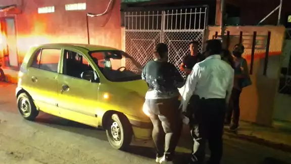 El responsable se pasó el alto y terminó impactándose del lado derecho del automóvil Foto: José Ramos El responsable se pasó el alto y terminó impactándose del lado derecho del automóvil Foto: José Ramos