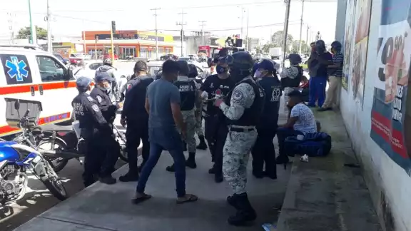 Al lugar de los hechos arribaron elementos de la Policía de Tránsito del Estado Al lugar de los hechos arribaron elementos de la Policía de Tránsito del Estado