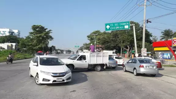 Tras el accidente los involucrados llegaron a un acuerdo. Foto: José Pacheco Tras el accidente los involucrados llegaron a un acuerdo. Foto: José Pacheco