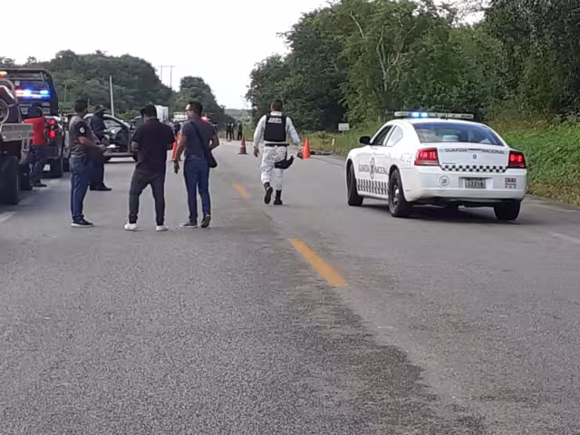 Al sitio del accidente también arribó la policía ministerial para hacer las diligencias correspondientes y el levantamiento del cadáver