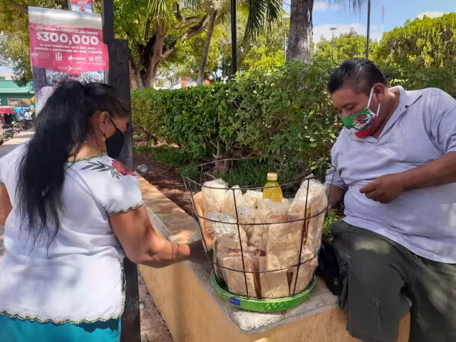 Señala que “es una pequeña empresa ambulante la que tengo y de la que come toda mi familia”